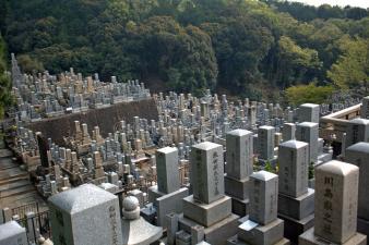 cemitério-budista-kyoto-japão-47318042